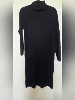 Classic Black Ribbed Long-Sleeve Dress